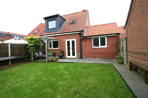 3 bedroom semi-detached house for sale, Barn Meadow, Trowse NR14