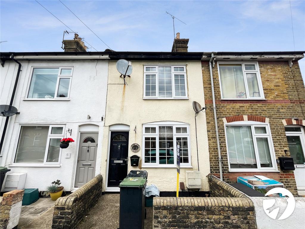 Queens Road, Snodland, Kent, ME6 3 bed terraced house for sale £230,000
