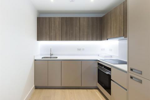 Studio to rent, The Avenue, London