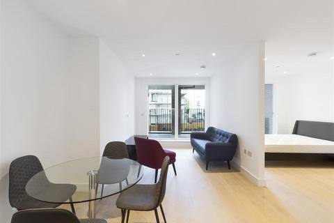 Studio to rent, The Avenue, London