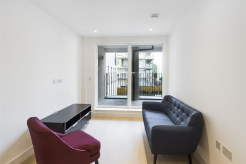 Studio to rent, The Avenue, London