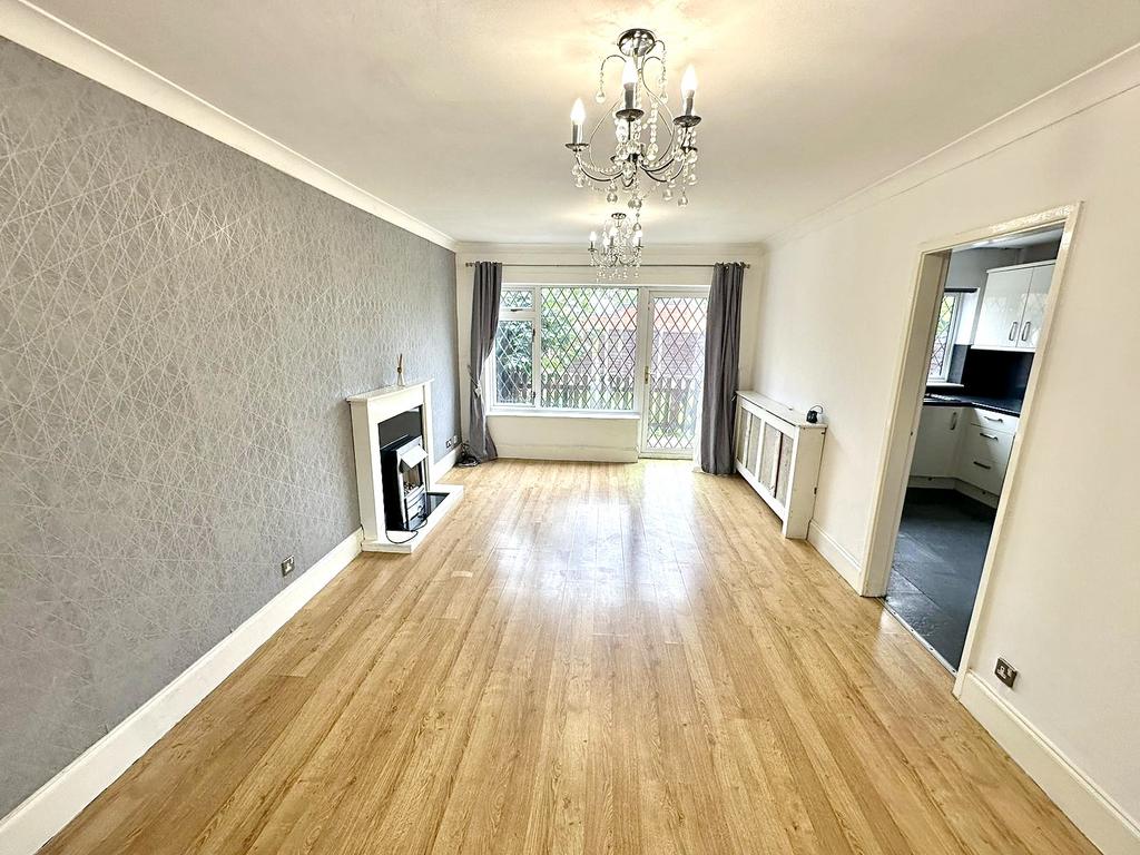 Broadwaters Road, Wednesbury WS10 3 bed semidetached house £950 pcm