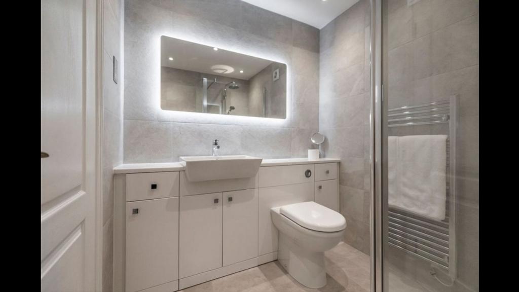 Mirror lights in bathroom on
