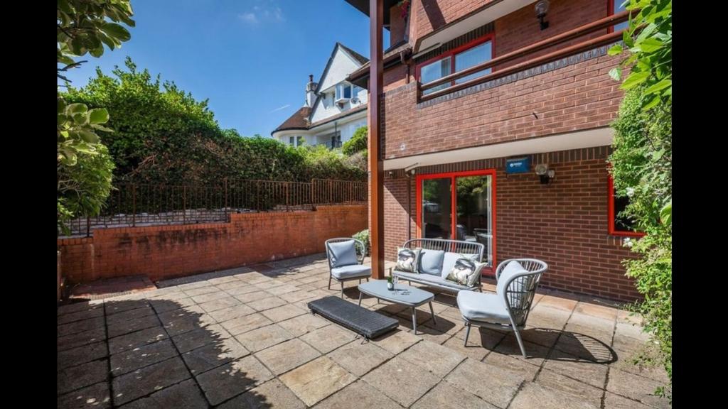 Outdoor picture large patio area