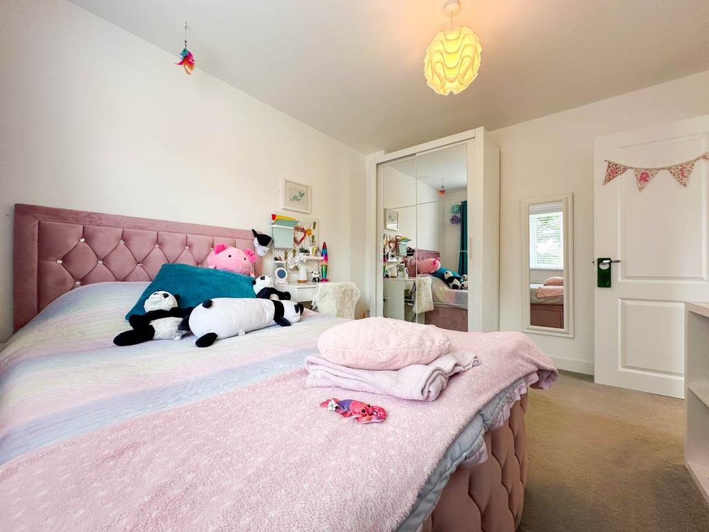 Bedroom 2 (2)