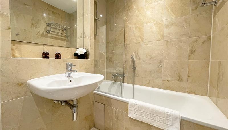 Master bedroom en-suite