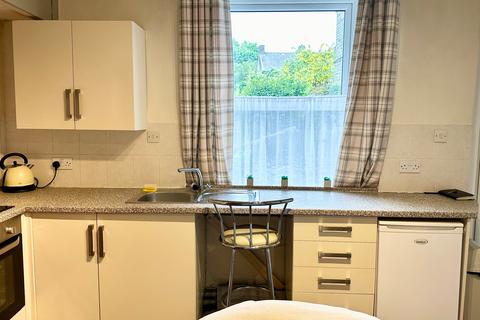 1 bedroom end of terrace house to rent, 1 Green Terrace Square, Halifax, HX1 3EP