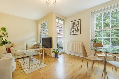 3 bedroom flat to rent, Charlbert Street St Johns Wood NW8