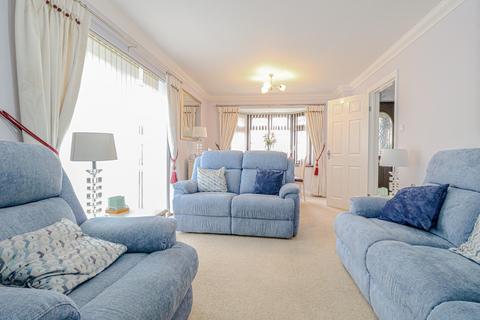 2 bedroom bungalow for sale, Pennial Road, Canvey Island, SS8