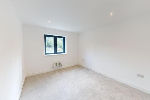 3 bedroom flat to rent, Goldstone Crescent, Hove, BN3