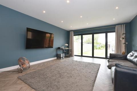 63 The Street, Fetcham, Leatherhead, KT22 9RB