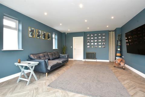 63 The Street, Fetcham, Leatherhead, KT22 9RB