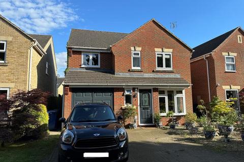 4 bedroom detached house to rent, Clover Mead,  Bicester,  OX26
