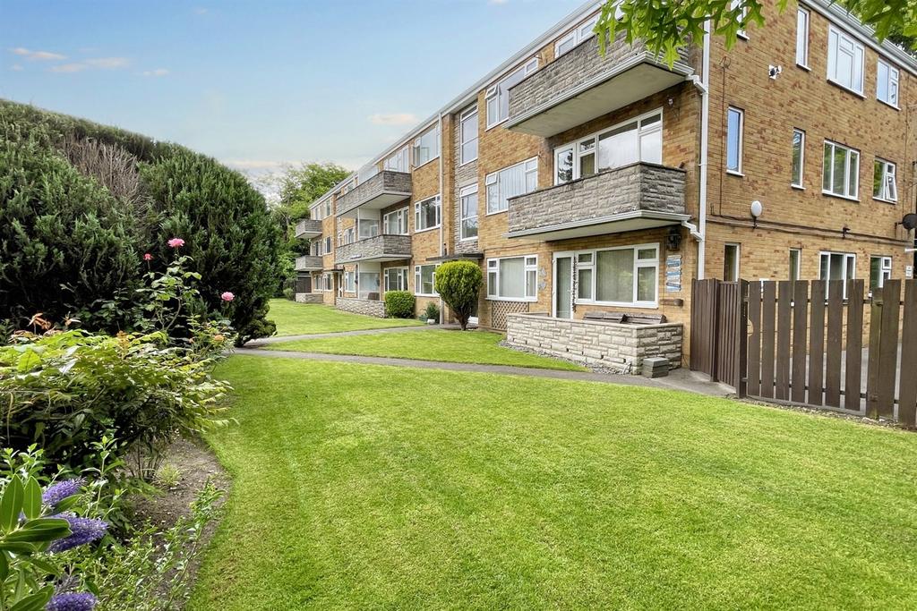 Dean Park 2 bed flat for sale £240,000