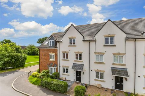 4 bedroom townhouse for sale, Pelling Way, Broadbridge Heath, Horsham, West Sussex