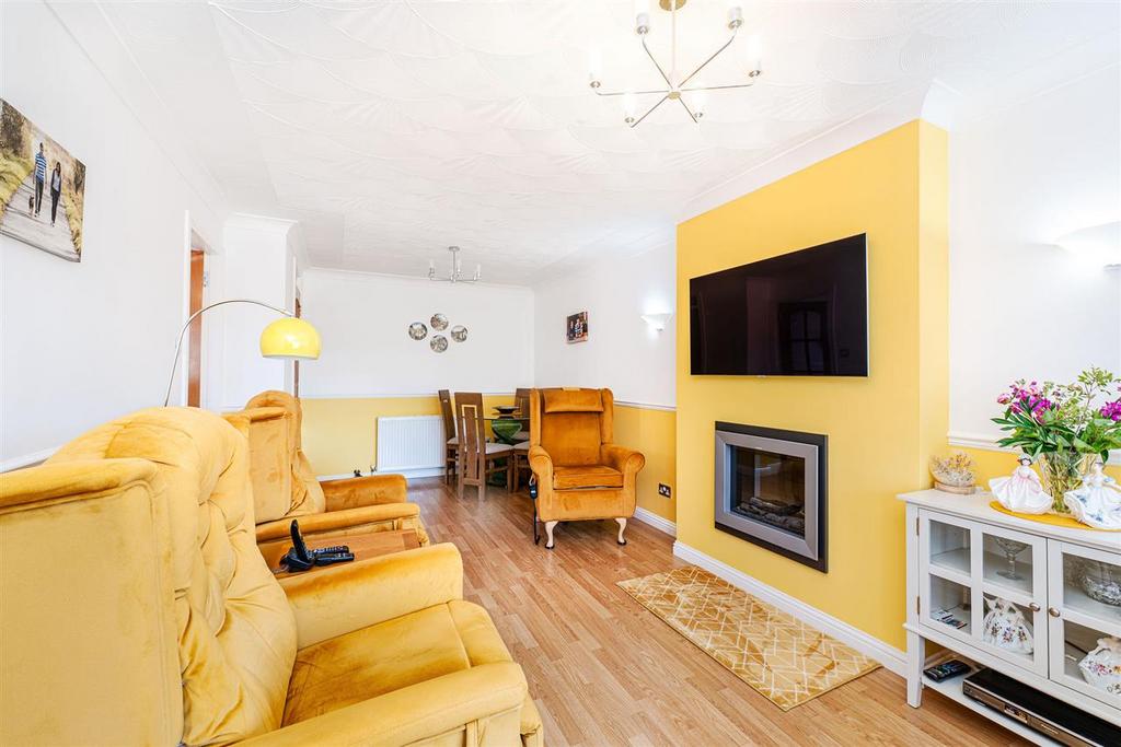 Glenalmond, Whitburn, Whitburn 2 bed bungalow for sale £175,000