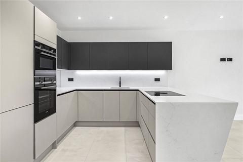 9b Ridgemount Gardens, Enfield, EN2 8QL