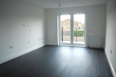2 bedroom flat to rent, Defoe Parade, Chadwell St Mary