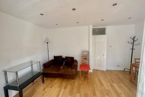 3 bedroom flat to rent, Willington Road, London SW9