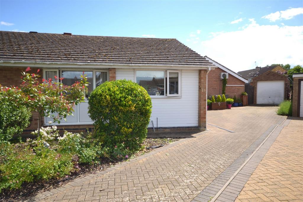 St. Josephs Close, Kettering NN15 2 bed semidetached bungalow £1,195