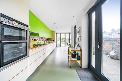 28 Albany Road, London, N4 4RL