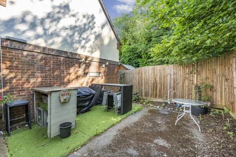 27 Hill View, Whyteleafe, CR3 0HE