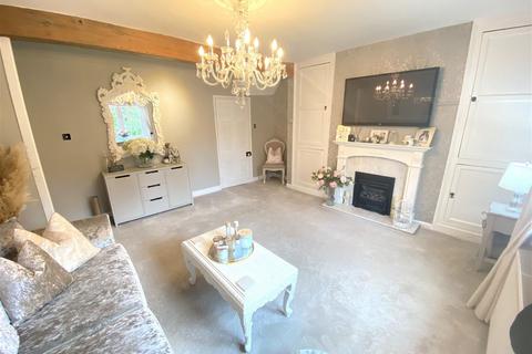 40 Dogford Road, Royton, Oldham, OL2 6UA