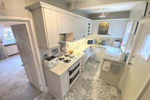 40 Dogford Road, Royton, Oldham, OL2 6UA