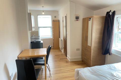 Studio to rent, Parkhurst Road, London, N22 8JQ