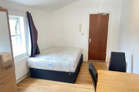 Studio to rent, Parkhurst Road, London, N22 8JQ