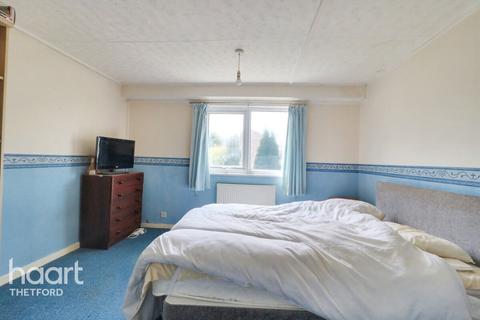 3 bedroom terraced house for sale, St Martins Way, Thetford