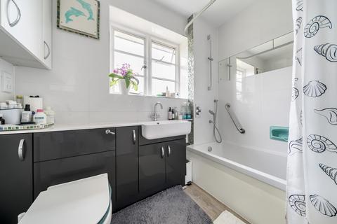 95 Farnham Road, Guildford, GU2 7PF