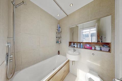 1 bedroom apartment for sale, Lurline Gardens, London SW11