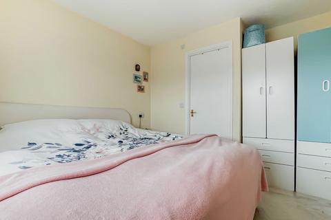 17 Grasshaven Way, London, SE28 8TH