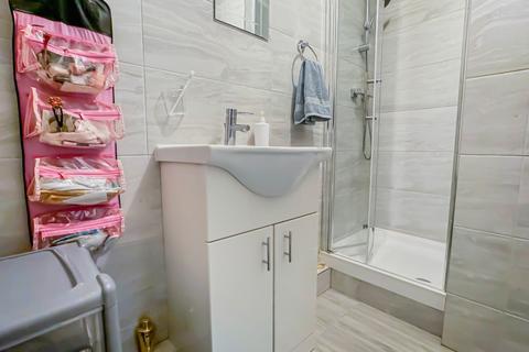 17 Grasshaven Way, London, SE28 8TH
