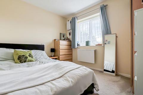 17 Grasshaven Way, London, SE28 8TH