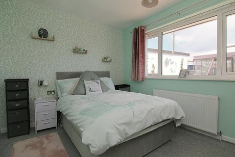 2 bedroom bungalow for sale, Cleckheaton Road, Low Moor, Bradford, BD12
