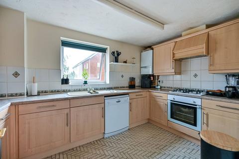 2 bedroom flat for sale, Grasholm Way, Langley, Slough, SL3