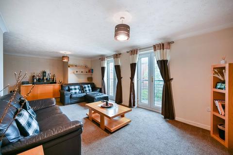 2 bedroom flat for sale, Grasholm Way, Langley, Slough, SL3