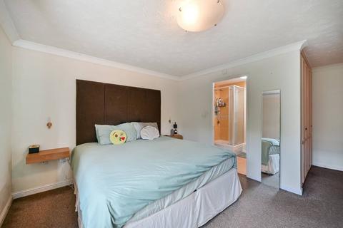 2 bedroom flat for sale, Grasholm Way, Langley, Slough, SL3