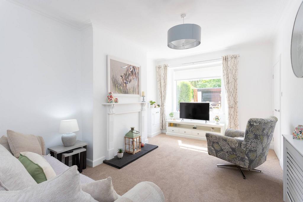 4 Queen Street, Dunshalt, KY14 7HD 3 bed semidetached villa for sale £230,000