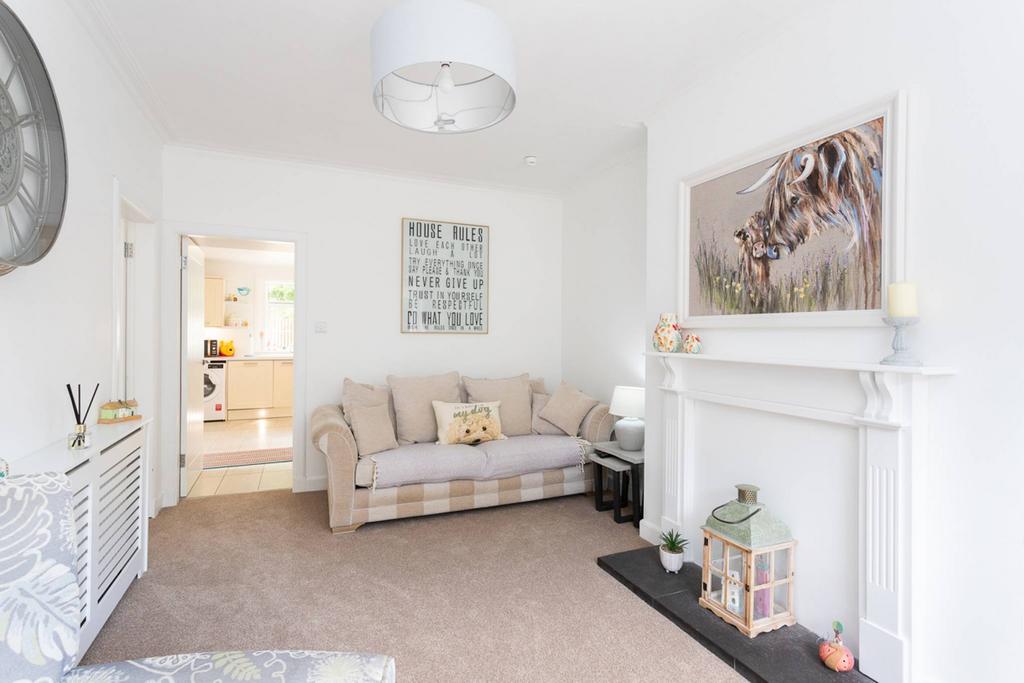 4 Queen Street, Dunshalt, KY14 7HD 3 bed semidetached villa for sale £230,000