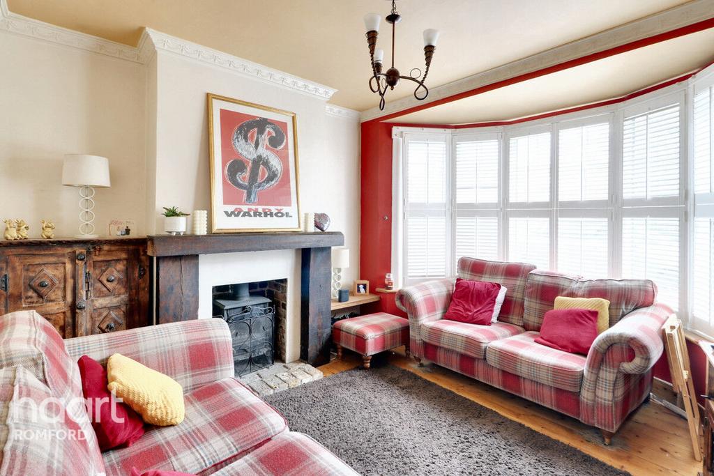 Marks Road, Romford, RM7 7AB 4 bed semidetached house for sale £600,000