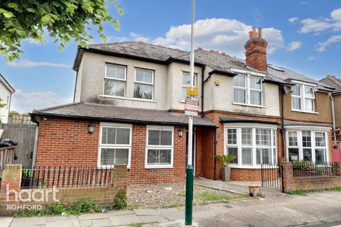 4 bedroom semi-detached house for sale, Marks Road, Romford, RM7 7AB