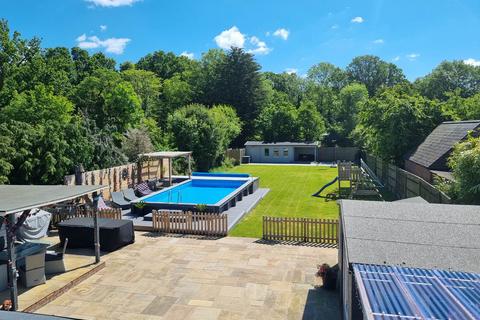 22 Hackwood, Robertsbridge, TN32 5ER
