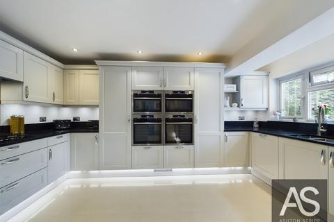 22 Hackwood, Robertsbridge, TN32 5ER