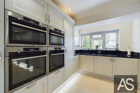 22 Hackwood, Robertsbridge, TN32 5ER