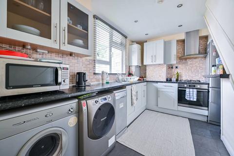 3 bedroom flat to rent, Walworth Place, Elephant and Castle, London, SE17