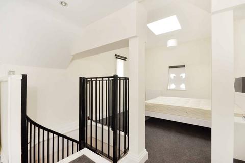 3 bedroom flat to rent, Merrow Grange, Guildford, GU1