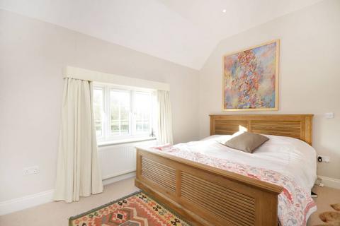 4 bedroom detached house to rent, Brook Farm, Worplesdon, Guildford, GU3